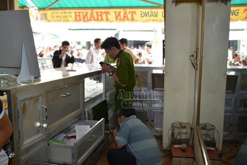Một tiệm vàng bị mất trộm 20 lượng vàng