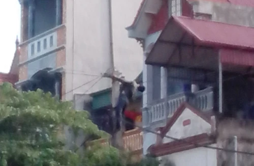 Nhân viên cáp viễn thông bị điện giật chết treo lơ lửng