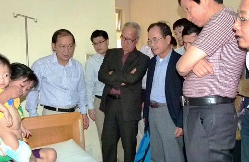 Bộ Y tế chỉ đạo đưa bé trai bị cắt nhầm bàng quang ra Hà Nội phẫu thuật