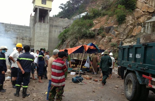  Khó tìm nạn nhân mắc kẹt trong đường hầm thủy điện