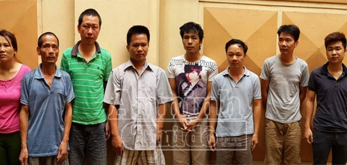 Hà Nội: Bắt quả tang 8 đối tượng đánh bài "3 cây" ăn tiền