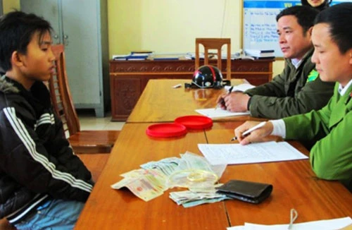 15 tuổi nghiện game, lấy trộm đô-la và vàng của hàng xóm