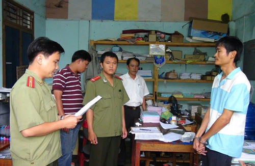 Bắt giữ 5 đối tượng làm giả con dấu, tài liệu của cơ quan Nhà nước