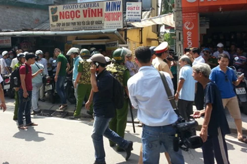 Nữ sinh bị bạn trai khống chế làm con tin