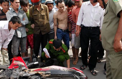 Tóm gọn tên cướp dùng tô-vít đâm lái xe ôm