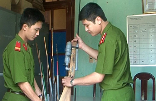 Dùng súng tự chế bắn người vì nghi bẫy trộm gà