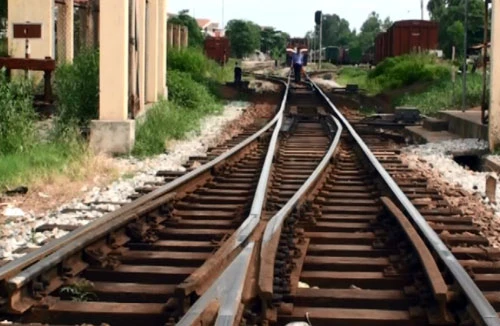 Bất cẩn khi kéo cáp, một công nhân đường sắt tử nạn 