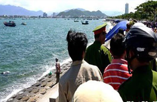 Phát hiện thi thể một phụ nữ trôi dạt vào bờ biển