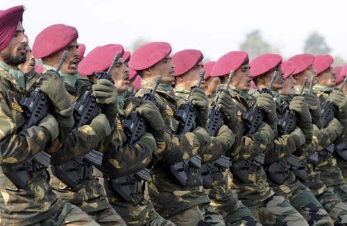 Ấn Độ tăng cường lực lượng lính dù để đối phó với Trung Quốc?