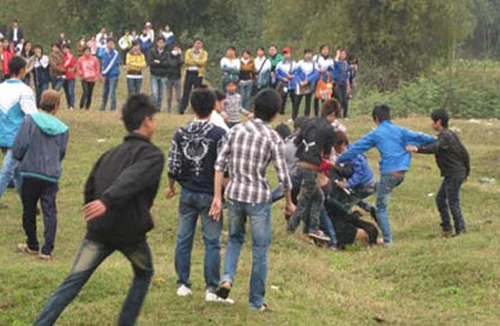 Đâm thẳng bụng bạn vì cãi vã trên facebook