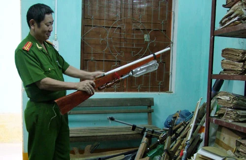 Thu hồi 300 cây súng tự chế các loại