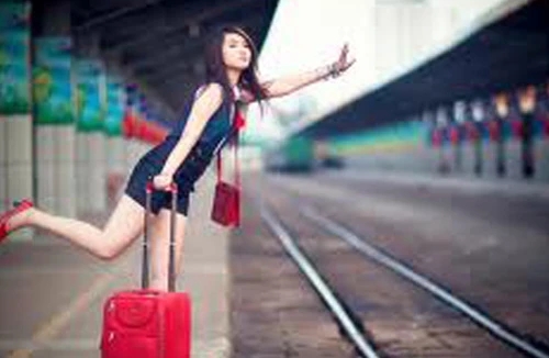  Nói chuyện với phụ nữ vẫy xe hỏi thăm, mất toi 220 triệu đồng