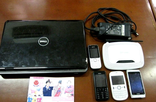 Bắt quả tang 2 nhóm thanh niên cá độ bóng đá