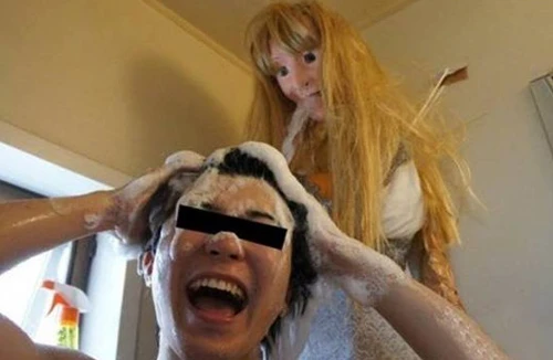 Nổi tiếng vì chế vòi tắm hoa sen thành “bạn gái lý tưởng”