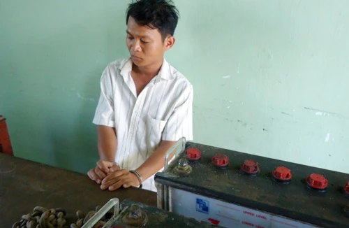 Bắt đối tượng chuyên đột nhập trộm bình acquy ô tô