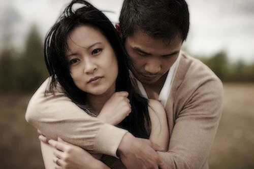 Tình tan nát vì gò má cao sát chồng