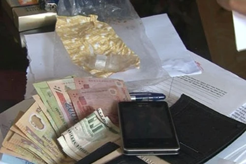 Bắt 3 đối tượng tàng trữ hơn 100 tép heroin