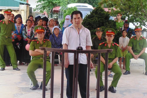 Khoảng lặng phía sau một phiên tòa