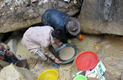 Thêm 2 xã bị “quặng tặc” đào bới ở Khánh Hòa