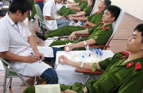 Giọt máu nghĩa tình vì đồng đội thân yêu