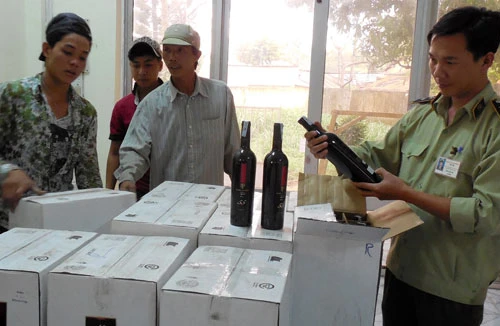 Phát hiện nhiều hàng hóa không hóa đơn, nhãn mác