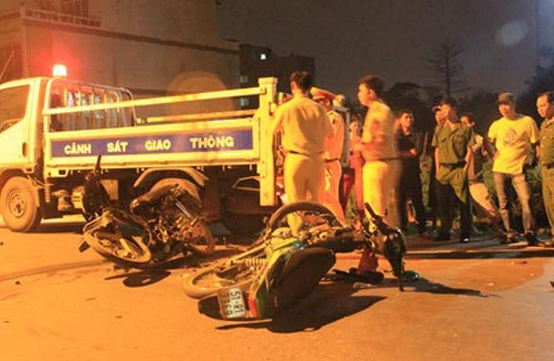 2 xe máy đối đầu làm 2 người chết, 2 bị thương 