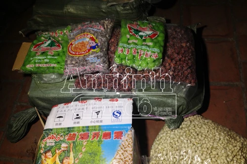 Hà Nội: Phát hiện 10 tấn ô mai trôi nổi suýt tuồn ra thị trường