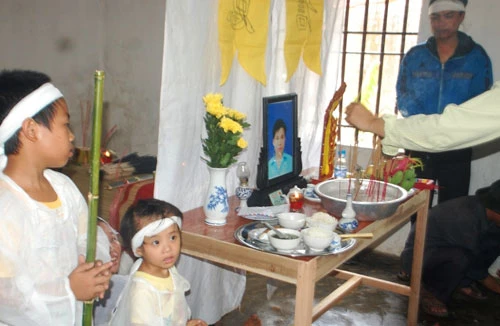 Đưa thuyền viên đột tử trên biển vào đất liền để mai táng