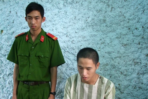 Giả danh công an để cướp tài sản