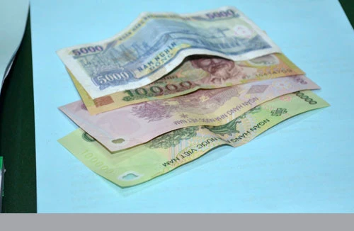 Đưa hối lộ không được, đối tượng chặn đầu xe Cảnh sát giao thông