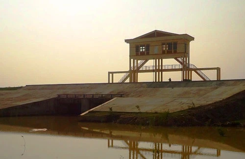 Khởi tố kẻ giết cán bộ trực cống thủy lợi trong bão số 14 