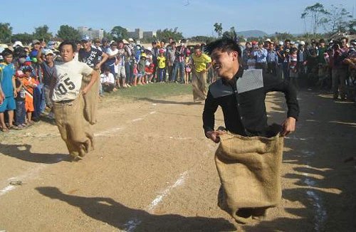 Về Nhơn Bình xem đua sõng câu và trò chơi dân gian truyền thống