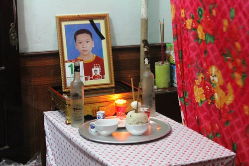 Hãi hùng giây phút 2 học sinh tiểu học bị bồn nước đè tử vong