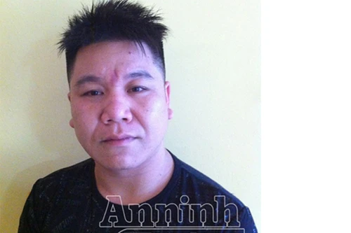 Tàng trữ súng trên ô tô, rồi mang cả bố đẻ đã qua đời ra ngụy biện