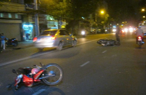 Bảo vệ khách sạn lái xe của khách gây tai nạn liên hoàn