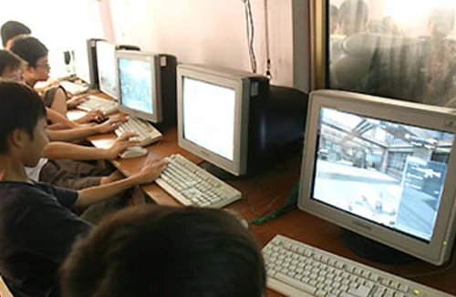 4 thiếu nên nghiện games đi trấn lột các cặp tình nhân