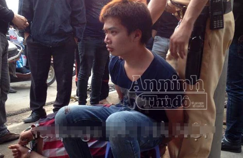 Khóa Iphone của chủ quán nét bằng mật khẩu, rồi đòi tiền "mở máy"