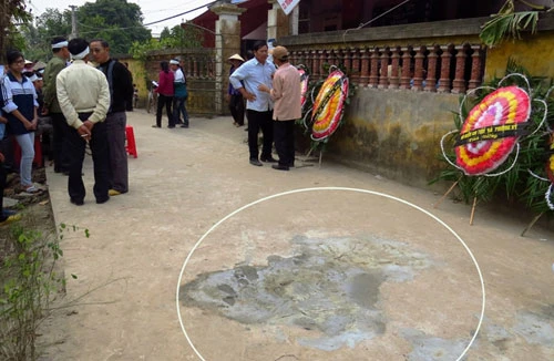 Bí thư xã bị côn đồ đâm chết ngay trước cửa nhà