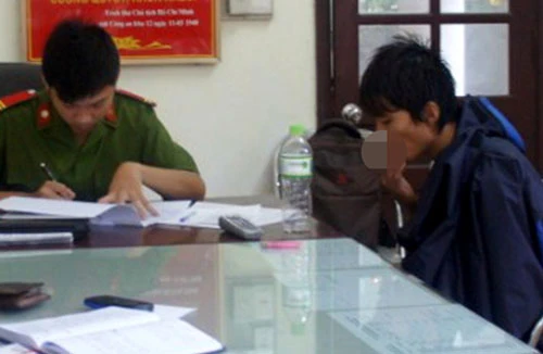 Đi đón bão số 6, một thanh niên bị sóng cuốn mất tích