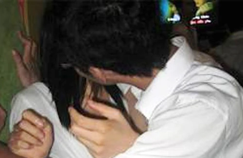 Đưa người yêu 14 tuổi vào nhà nghỉ làm chuyện người lớn vì... xe hết xăng