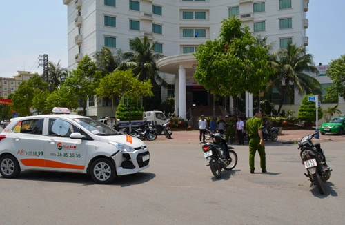 Vượt đèn đỏ gây tai nạn liên hoàn