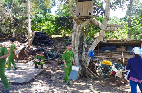 “Ngáo đá” đốt nhà bố mẹ đẻ giữa đêm khuya