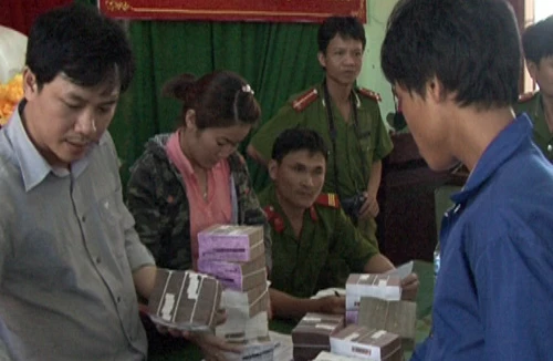 Công an huyện giúp dân lấy lại gần 20 tỷ đồng bị lừa