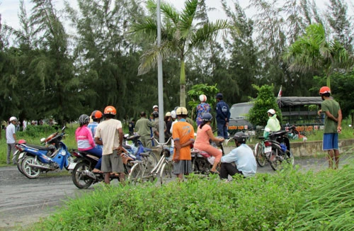 Còn nhiều uẩn khúc sau vụ đôi tình nhân trẻ chết dưới kênh