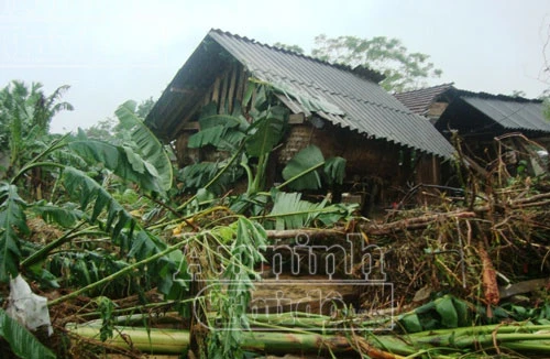 Tan hoang nơi lũ quét đi qua