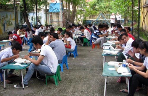 Những suất cơm tình nghĩa gửi đến sĩ tử thi đại học