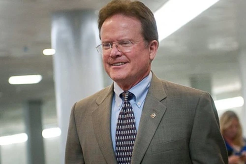 Cựu thượng nghị sĩ có vợ gốc Việt cân nhắc tranh cử Tổng thống Mỹ