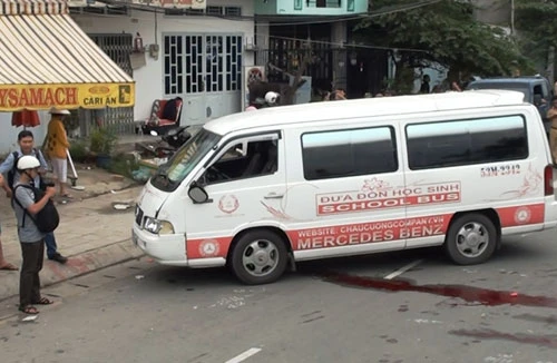 Đi tập thể dục, hai vợ chồng bị xe đưa rước học sinh tông chết