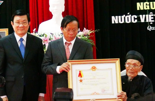 Truy tặng Huân chương Sao vàng cho cụ Huỳnh Thúc Kháng