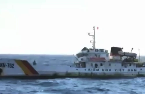 Tàu Trung Quốc đâm mạnh gây hư hỏng tàu Kiểm ngư Việt Nam